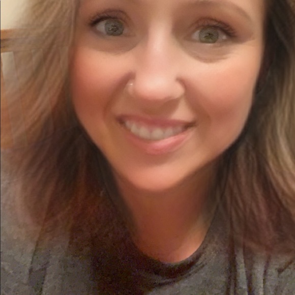 Meet your Posher, Candace - Picture 2 of 3